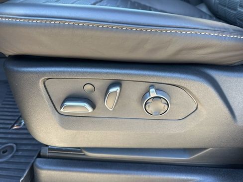 Used 2024 Cadillac Escalade ESV Premium Luxury Platinum image 10