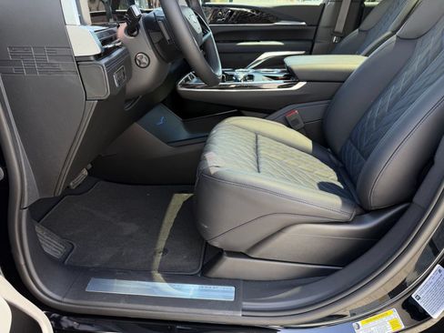 New 2026 Cadillac Escalade IQ Luxury 1 w/ LPO, Floor Liner Package AWD/4WD image 4