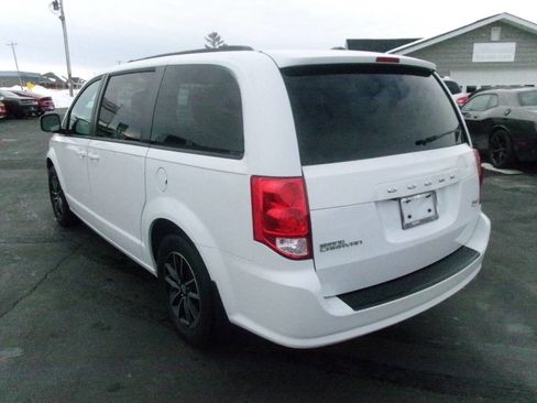 Used 2018 Dodge Grand Caravan SXT w/ Driver Convenience Group image 8
