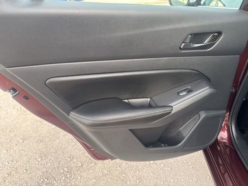 Used 2025 Nissan Altima 2.5 SV FWD image 17