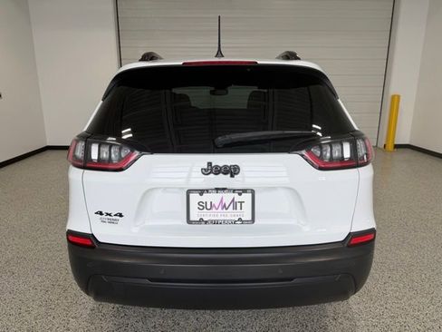 Used 2021 Jeep Cherokee Latitude Plus AWD/4WD image 4