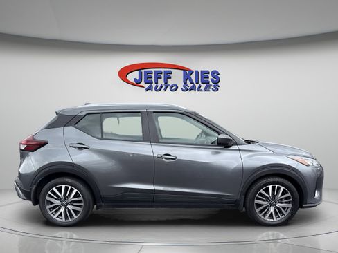 Used 2023 Nissan Kicks SV FWD image 4