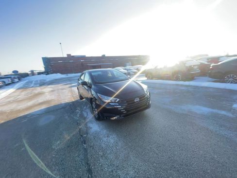 Used 2025 Nissan Versa SV image 16