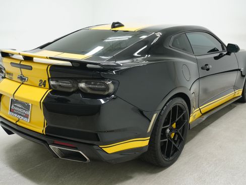 Used 2020 Chevrolet Camaro SS RWD image 4