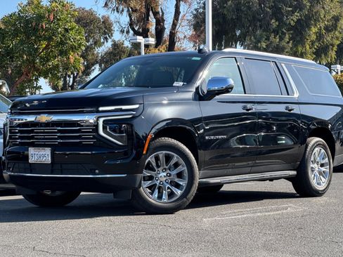 Used 2025 Chevrolet Suburban Premier image 9