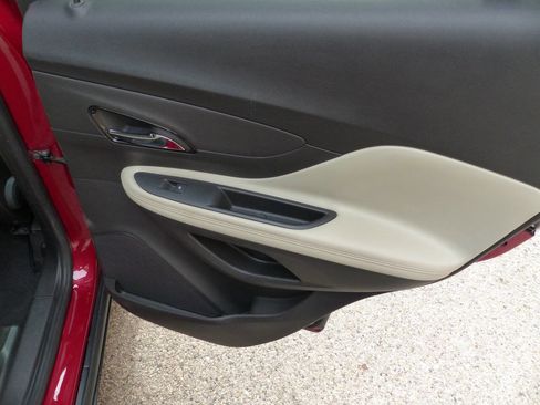 Used 2019 Buick Encore Essence image 24