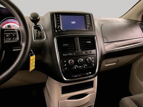 Used 2019 Dodge Grand Caravan SE FWD image 7