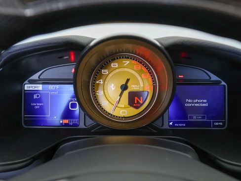 Used 2019 Ferrari Portofino RWD image 32