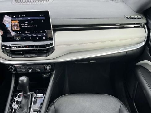 Used 2023 Jeep Compass Limited image 18