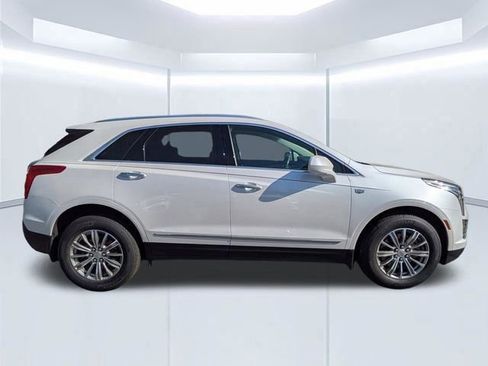Used 2017 Cadillac XT5 Luxury w/ Driver Awareness Package AWD/4WD image 3