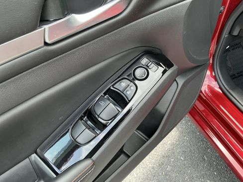 Used 2024 Nissan Altima 2.5 SR w/ SR Premium Package AWD/4WD image 19