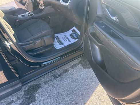 Used 2024 GMC Terrain SLE image 37