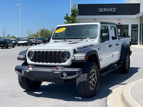 Used 2024 Jeep Gladiator Rubicon w/ Convenience Group image 3
