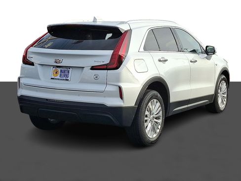 Used 2024 Cadillac XT4 Luxury w/ Cold Weather Package image 6