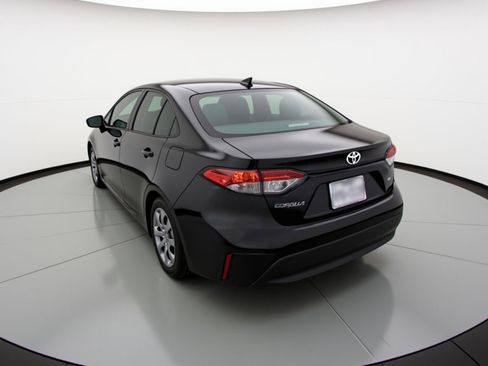 Used 2025 Toyota Corolla LE image 6