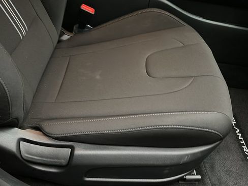 Certified 2025 Hyundai Elantra SEL FWD image 18