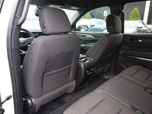 Used 2024 Chevrolet Traverse LS FWD image 17