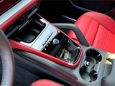 New 2025 Porsche Cayenne E-Hybrid Coupe image 36