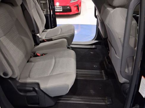 Used 2022 Toyota Sienna LE image 9