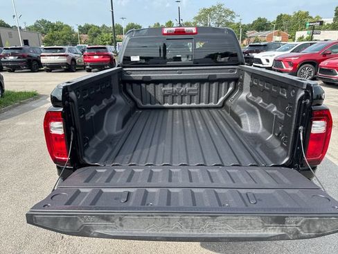 New 2026 GMC Canyon Denali w/ LPO, Denali Black Edition AWD/4WD image 9