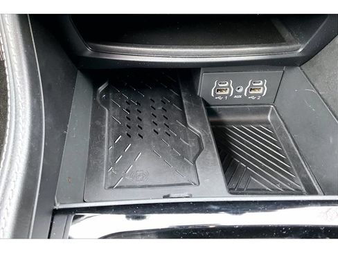 Used 2025 Chrysler Pacifica Limited FWD image 31