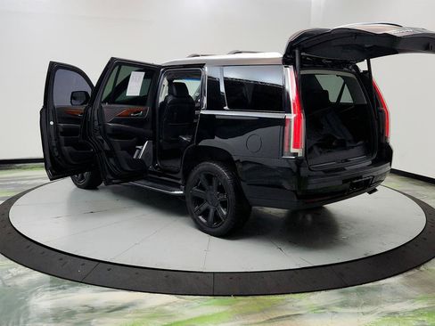 Used 2019 Cadillac Escalade Luxury AWD/4WD image 12