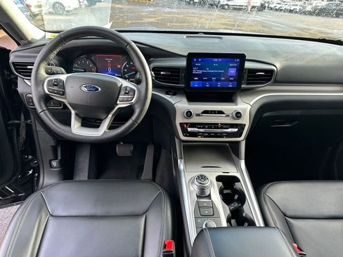 Used 2024 Ford Explorer XLT w/ Equipment Group 202A image 12