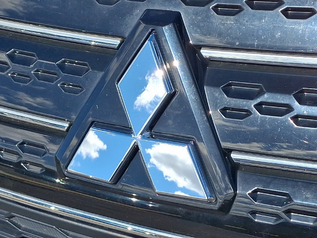 Used 2023 Mitsubishi Outlander SE AWD/4WD image 29