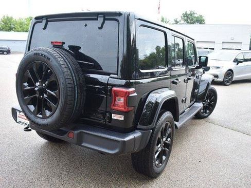 Used 2025 Jeep Wrangler Sahara 4xe AWD/4WD image 8