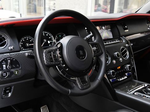 Used 2021 Rolls-Royce Cullinan Black Badge image 14