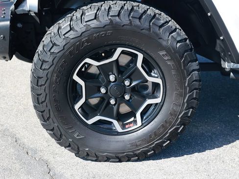 Used 2021 Jeep Gladiator Rubicon AWD/4WD image 14