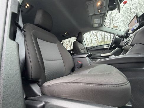 Used 2023 Ford Explorer XLT image 35