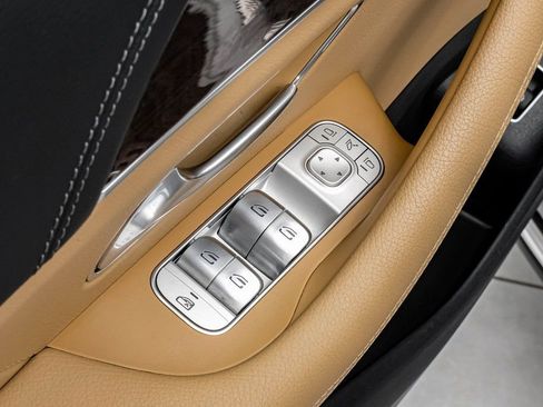 Used 2024 Mercedes-Benz GLS 580 4MATIC image 42