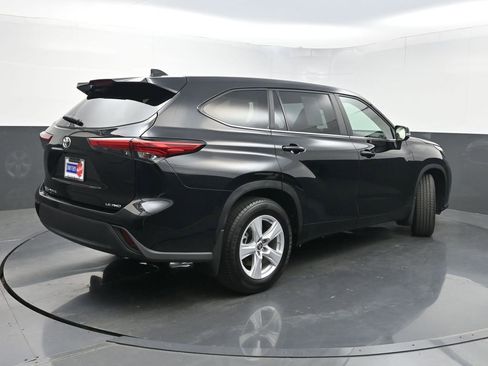 Used 2023 Toyota Highlander LE image 22