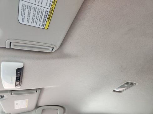 Used 2021 Nissan Versa SV image 19