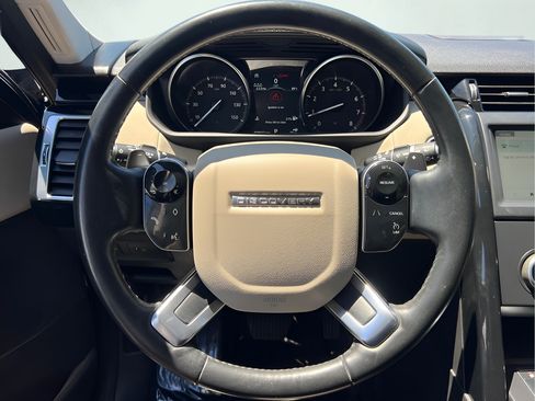 Used 2020 Land Rover Discovery SE AWD/4WD image 40