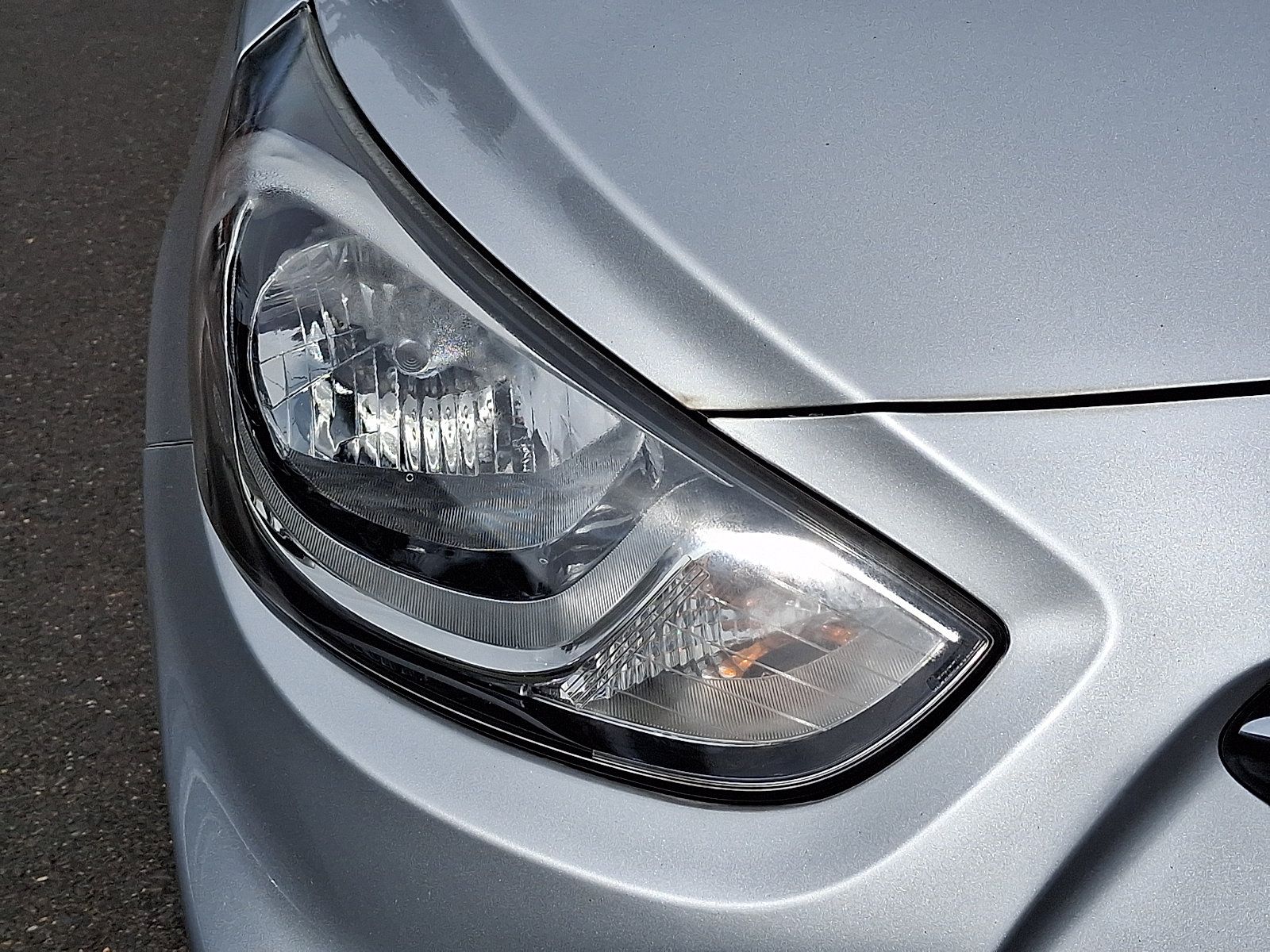 Used 2013 Hyundai Accent GLS w/ Premium Pkg FWD image 12