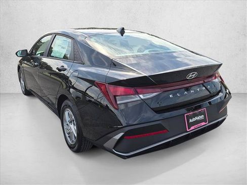 New 2026 Hyundai Elantra SE FWD image 6