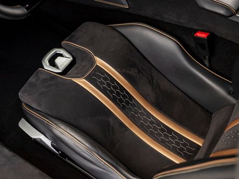 Used 2023 Lamborghini Huracan Tecnica image 14