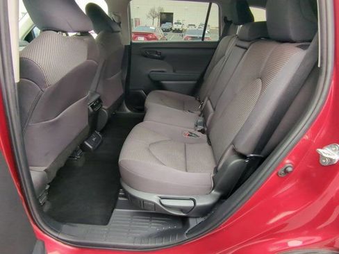 Used 2023 Toyota Highlander LE image 14