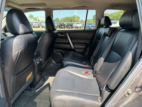 Used 2013 Toyota Highlander SE AWD/4WD image 17