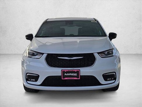 New 2026 Chrysler Pacifica Limited FWD image 6