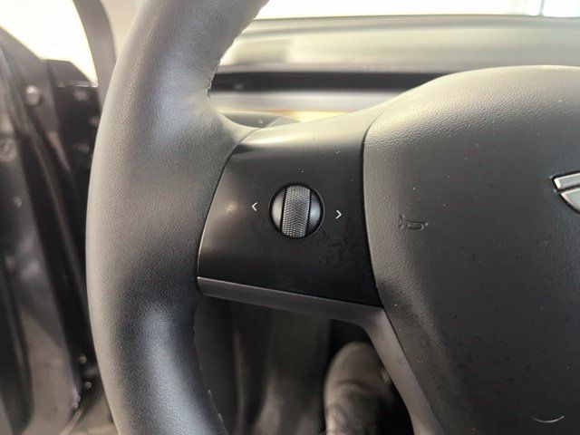 Used 2024 Tesla Model Y Long Range AWD/4WD image 26