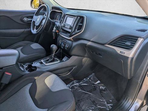 Used 2016 Jeep Cherokee Sport image 20
