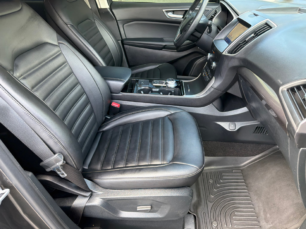 Used 2020 Ford Edge SEL w/ Convenience Package FWD image 13