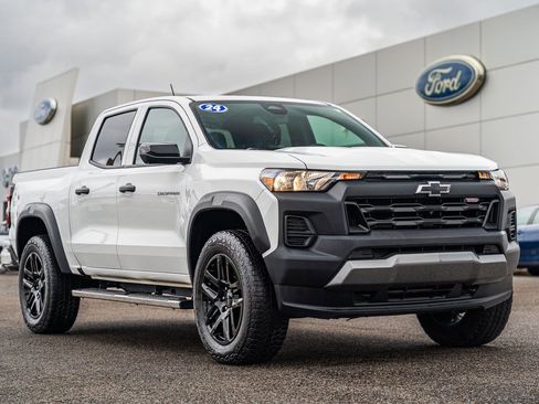 Used 2024 Chevrolet Colorado Trail Boss w/ Technology Package image 1