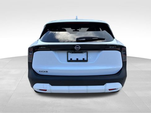 Certified 2025 Nissan Kicks SV FWD image 6