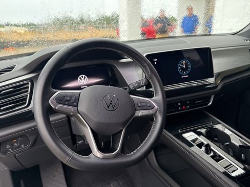 Used 2025 Volkswagen Atlas Cross Sport SE FWD image 12