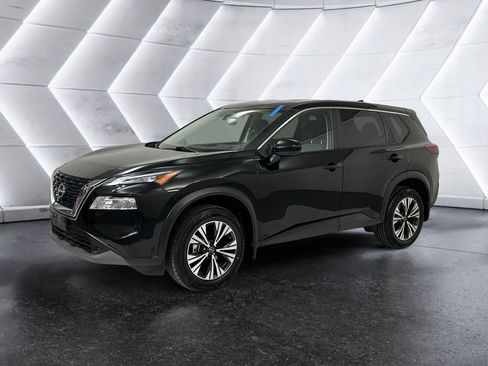 Used 2023 Nissan Rogue SV image 3