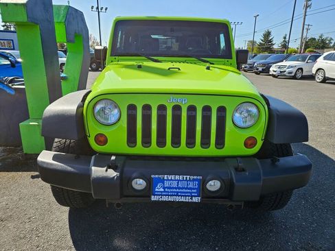Used 2012 Jeep Wrangler Sahara w/ Connectivity Group AWD/4WD image 7